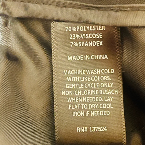 Express Women's Black Capris - Picture 5 of 7